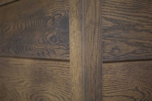 Close-up of Millboard Shadow Line External Corner in oak like finish, highlighting realistic woodgrain texture and seamless cladding join.***
