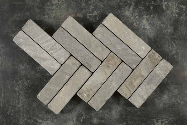 12 Tumbled Mint patio bricks, arranged in a herringbone pattern with 3 double courses of 2 patio bricks each.***