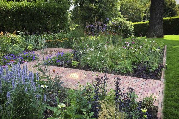 Designed by Adele Ford Garden Design, www.facebook.com/Adele-Ford-Garden-Design-170144179741020 | Built by RDC Landscapes, www.rdclandscapes.co.uk