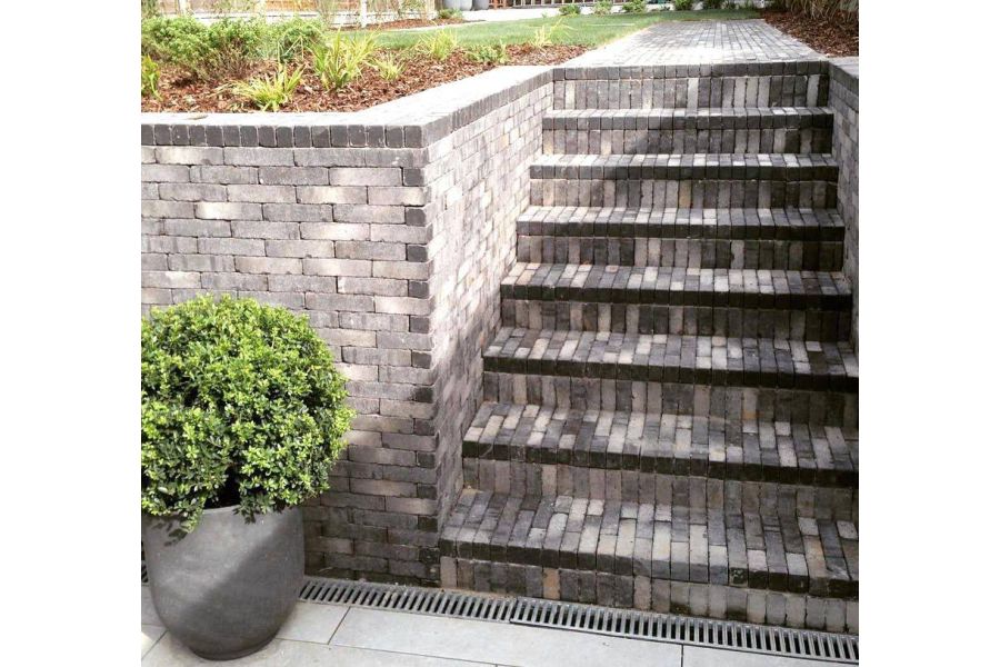 Planter sits next to 6 steps rising between flank walls of Silver Grey Multi Clay Pavers to matching path. Design by Andy Stedman.