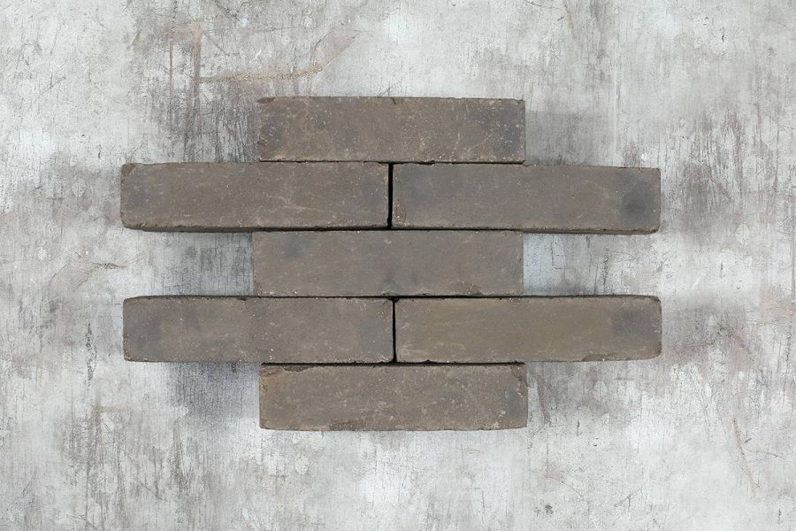 7 grey Carbona brick pavers arranged in alternating rows of 1 and 2. Part of the Kessel Clay Paving collection.