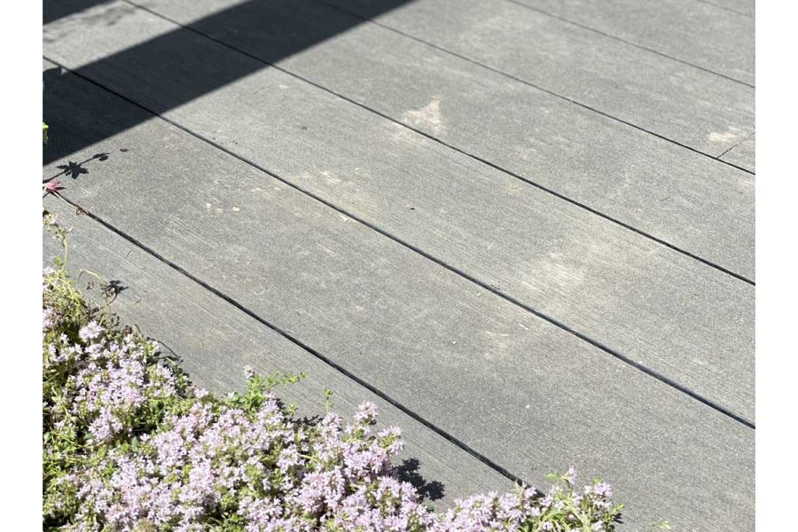 DesignBoard Charcoal composite planks laid side by side, showing even joints, thanks to clip installation system, with thyme border.