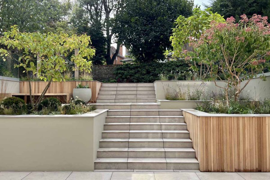 Jura Grey porcelain 5mm chamfered steps, rise in 2 consecutive flights from paving to upper garden level. Design by Tom Howard.