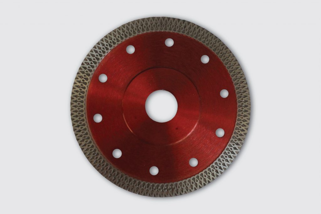 Diamond cutting blade with continuous rim for porcelain slabs.