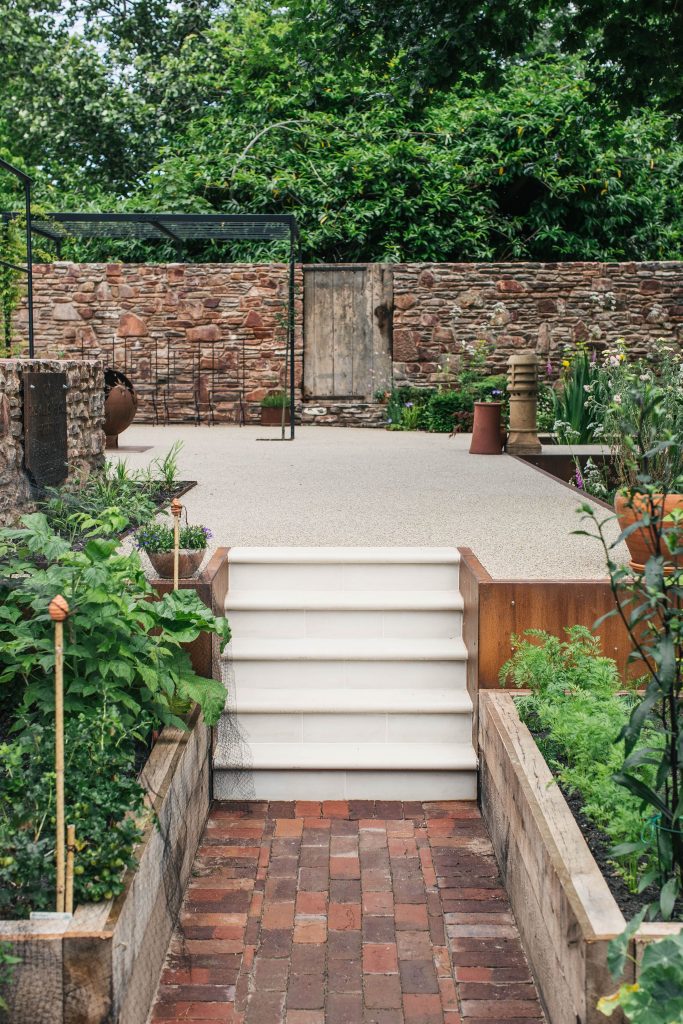 APL Award Winner Artisan Landscapes Steps up to the Challenge