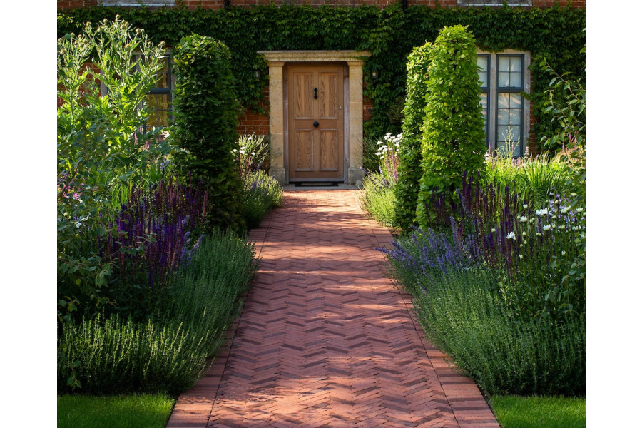 These beautiful classic brick pavers from Chelmer Valley make a stunning entrance way. 