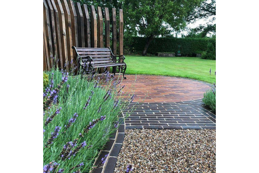 This project of mixed packs of clay pavers from Chelmer Valley makes a stunning design. 