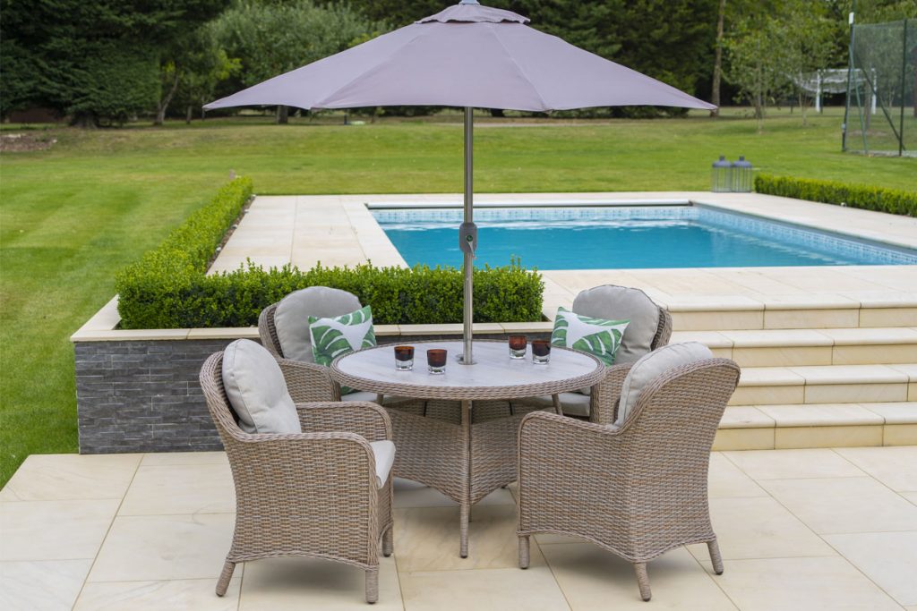 Relax in the garden with the right garden furniture. 