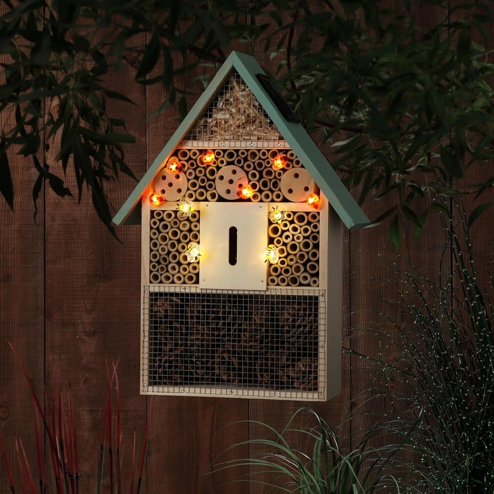 This bee hotel is the perfect habitat for bees and insects and is also a garden light. 