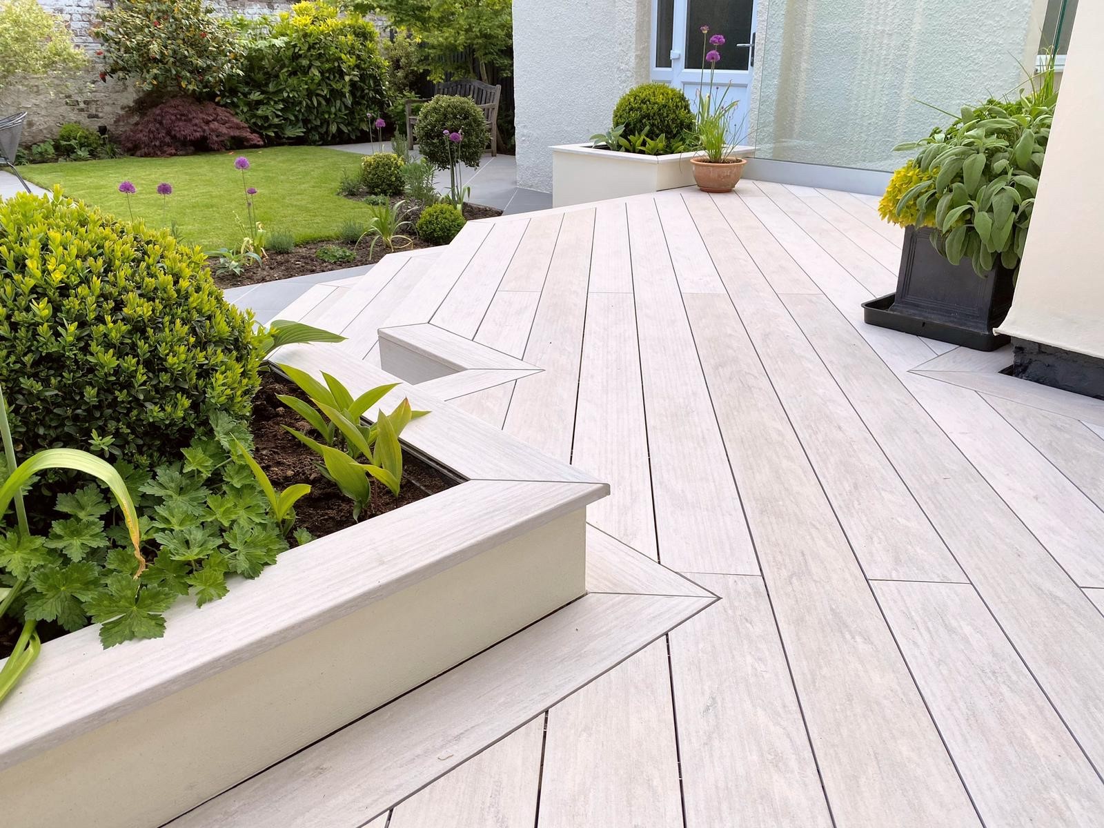 Expanse of decking showing how cutting composite decking precisely enhances a design. Mitred joints at corners.