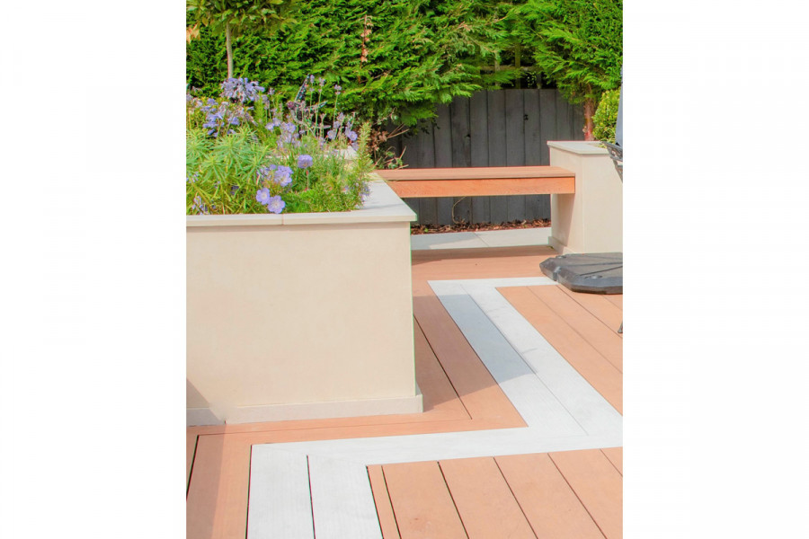 Polar DesignBoard Composite Decking suits both traditional and contemporary designs.