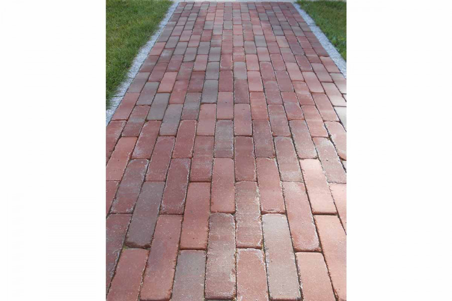Novara Clay Pavers are used in this pathway to add a traditional feel.