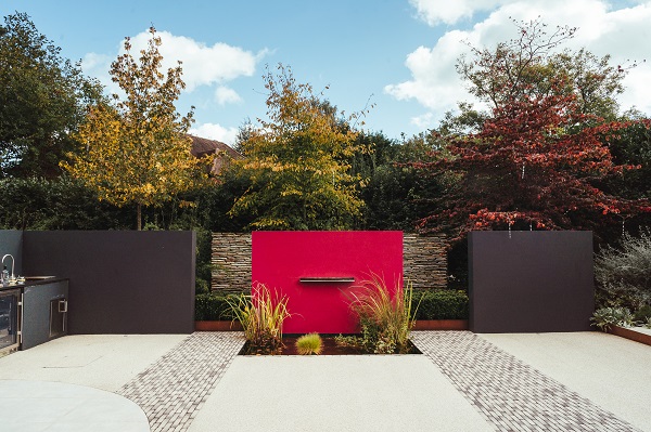 2 stripes of Silver Grey Multi clay pavers, either side of red 