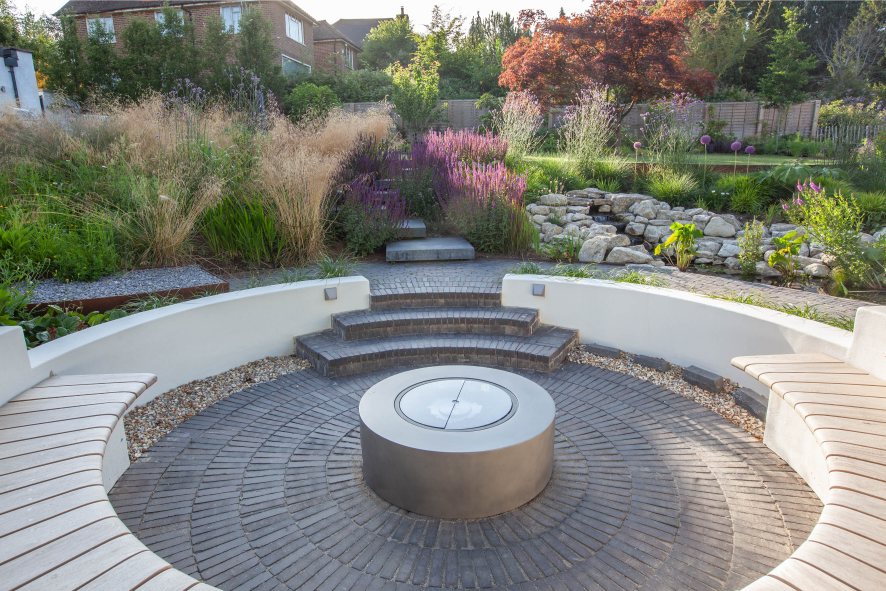 round sunken seating area paved with Moderna clay pavers