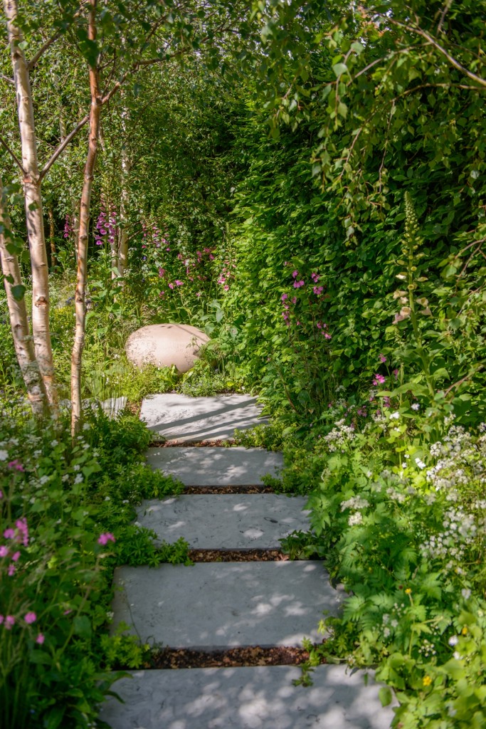 London Stone - Chelsea 15 - Hartley Botanic Garden-8087