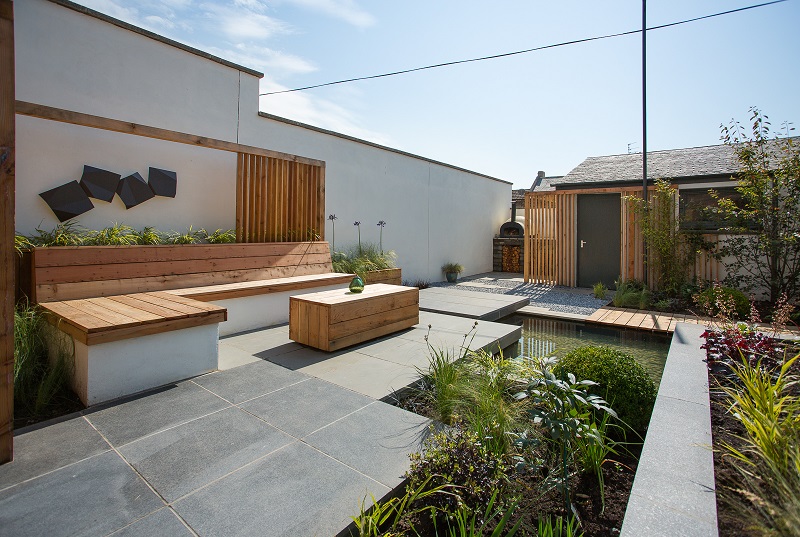 How To Make a Narrow Garden Look Wider